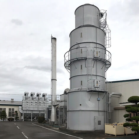 機械に設置された集塵機により、木片やおがくずなどがボイラー室へ運ばれる